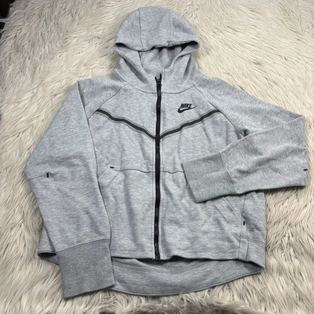 Nike Boy's Youth L Gray Loose Fit Windrunner Zip Front Hoodie
